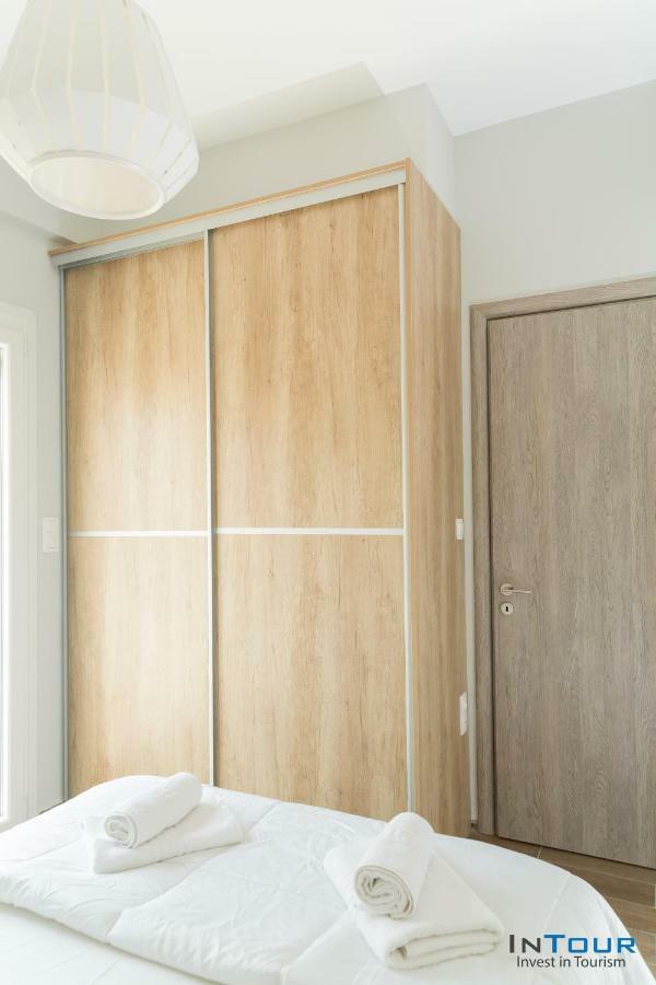 Art Point Under Acropolis Apartment *